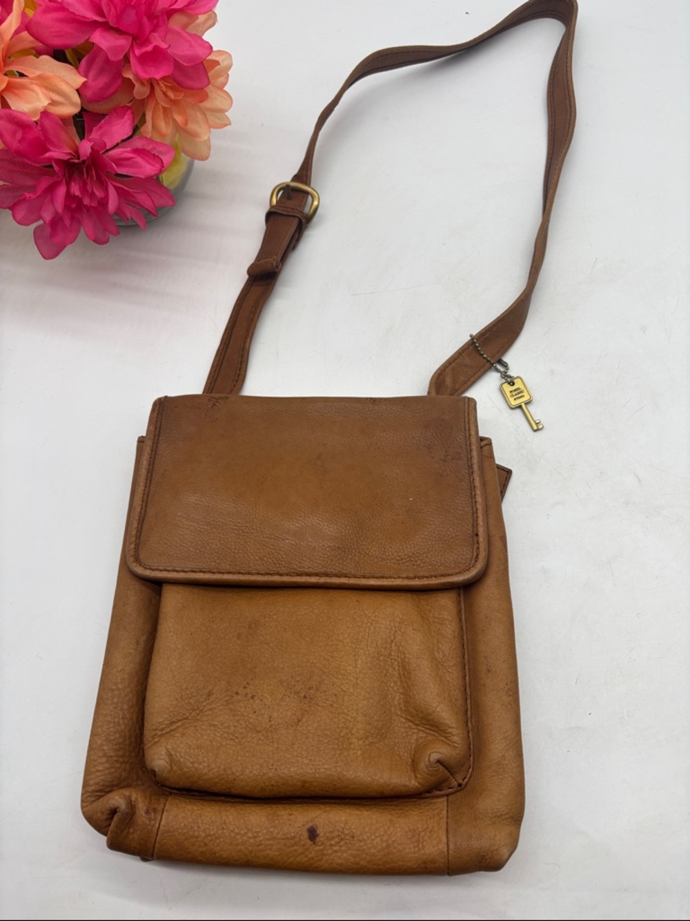Fossil Vintage Tan Leather Crossbody Bag As is condition